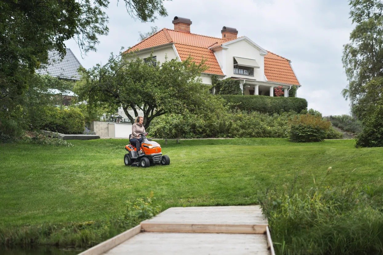 Husqvarna TS 112 – Benzine zitmaaier 95 cm met hydrostatische Hydro-Gear transmissie - Afbeelding 3